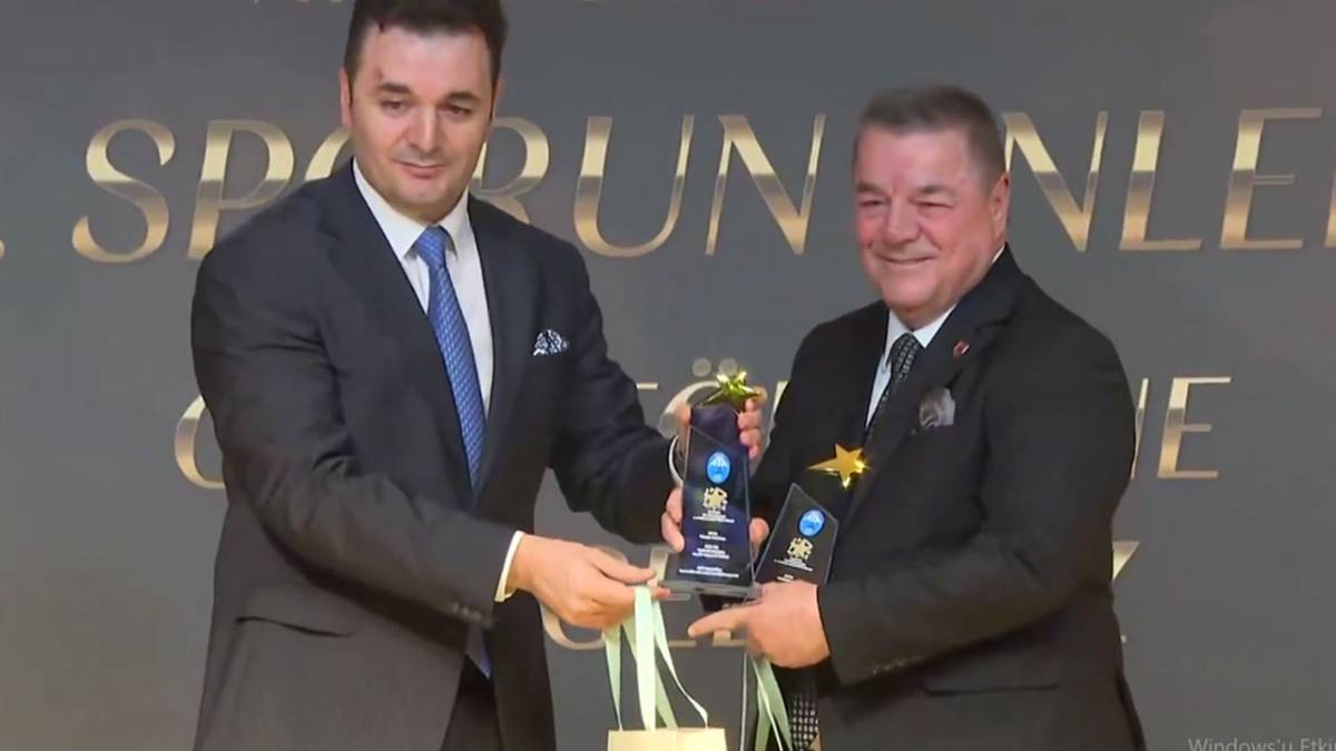 Samsunspor Başkanı Yıldırım ve Reis'e ödül