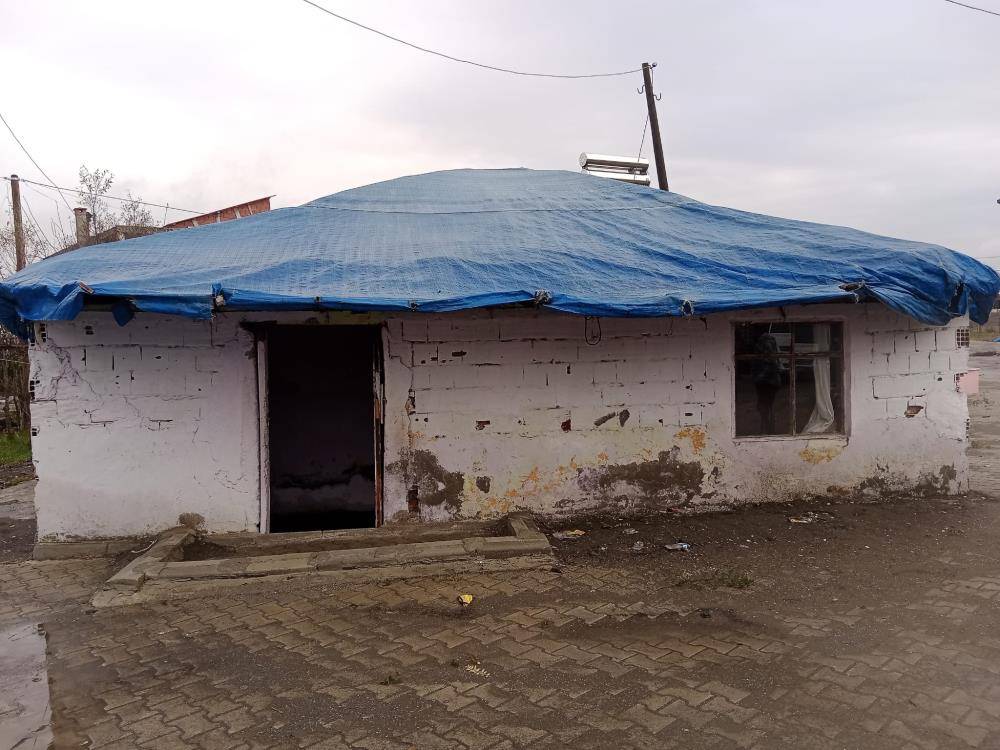 Samsun'da evlerini su basan aile geçici olarak lojmana yerleştirildi