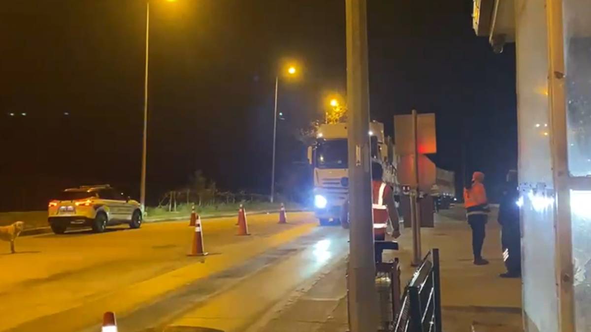 Samsun’da plakalarını kapatarak kantara girmeyen tırlara binlerce lira ceza kesildi!