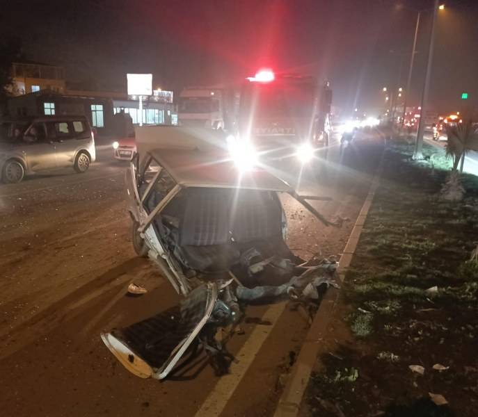 Tofaş tırla çarpıştı! İkiye bölündü