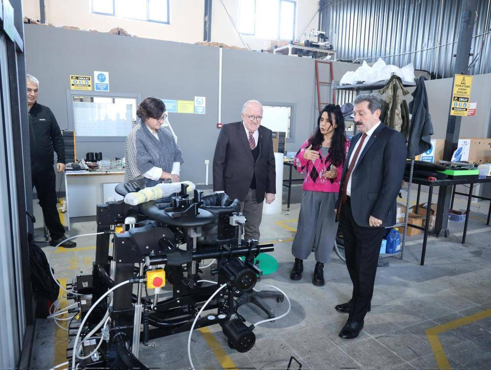 Samsun’da mühendislerden çocuklar için mobil yürüme robotu