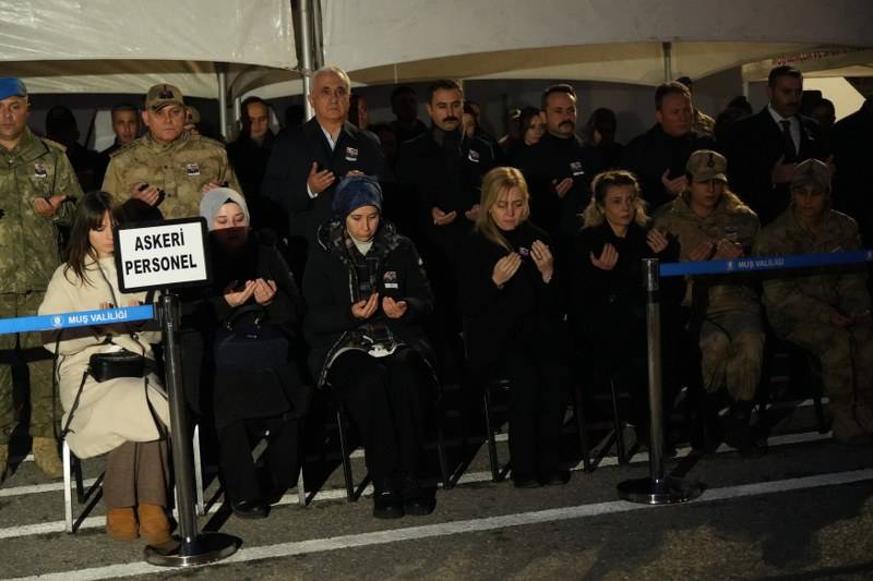 Üsteğmen Ali Kablan makam odasında kazara kendini vurdu