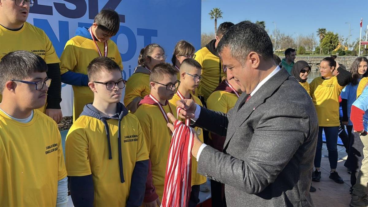 Samsun'da engelli sporcular kürek çekti