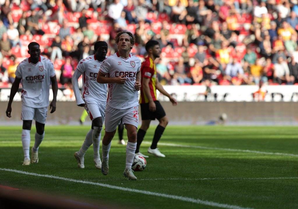 Samsunspor'dan 2 futbolcu Süper Lig’de ilk yarının en fit 11'ine girdi