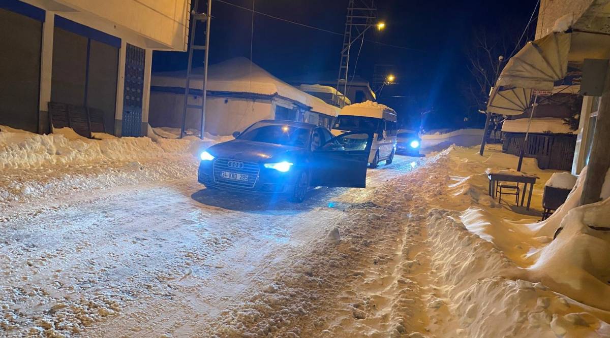 Samsun'da yolda kalan araçları belediye kurtardı