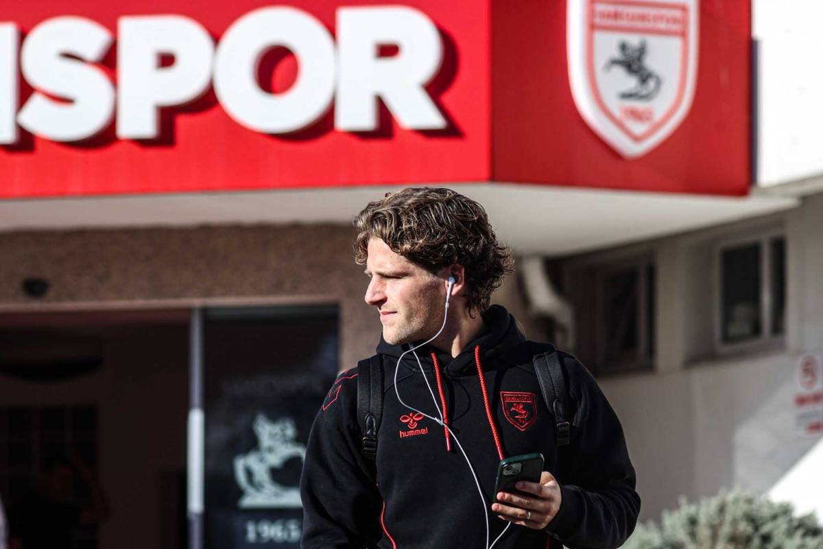 Samsunspor Fenerbahçe maçı için Adana'ya uçtu