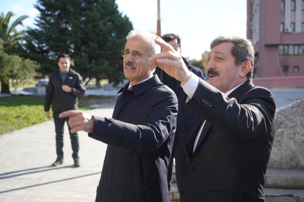 Ulaştırma ve Altyapı Bakanı Uraloğlu Samsun İstiklal Meydanı ve Kurtuluş Yolu çalışmalarını inceledi