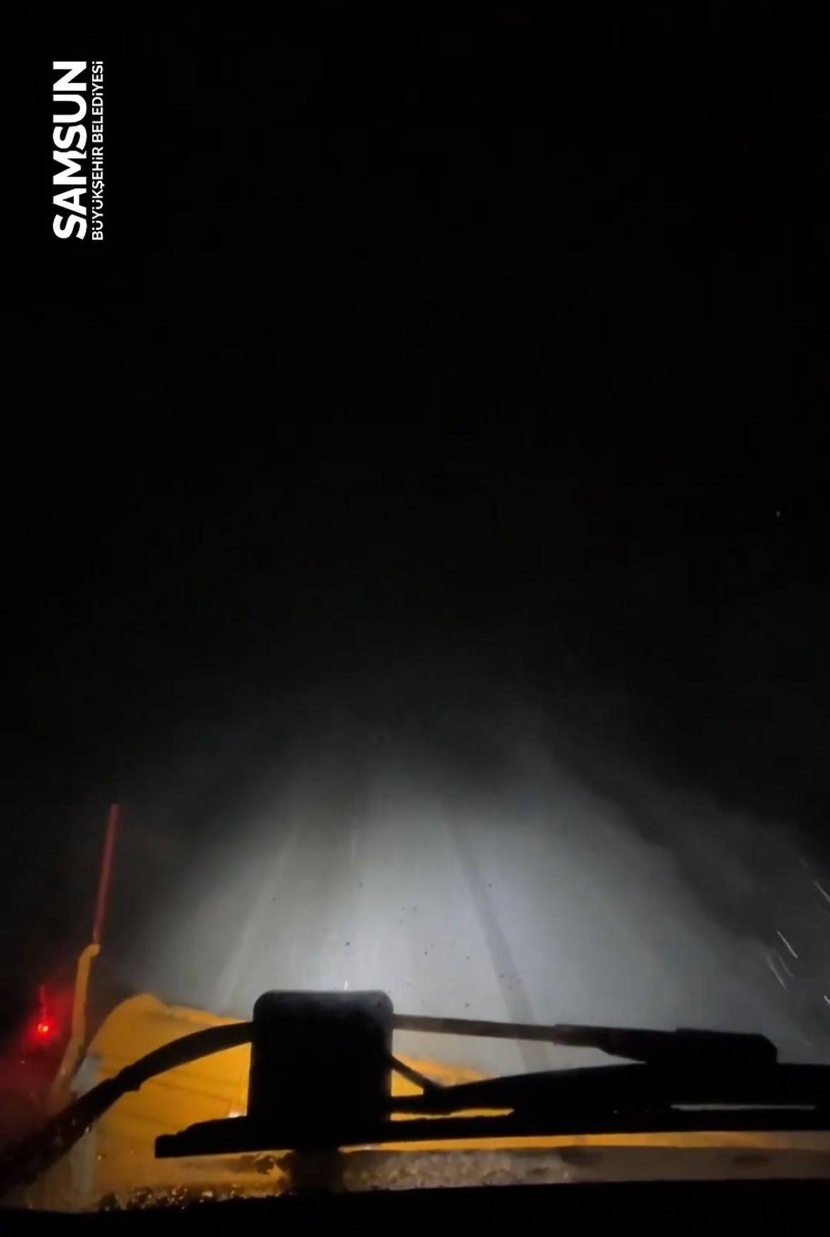 Samsun Büyükşehir Belediyesi ekiplerinin karla mesaisi devam ediyor