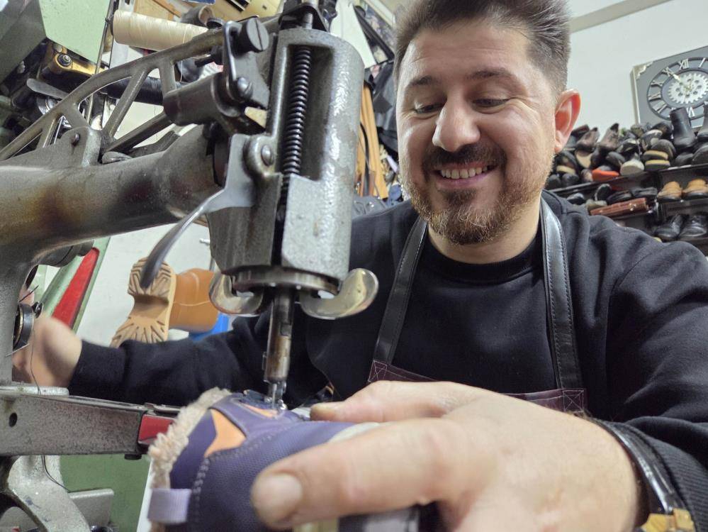 Samsun'da ayakkabı tamircilerinin kış yoğunluğu