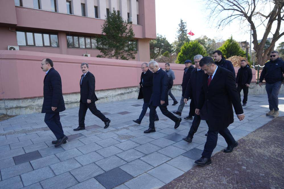 Ulaştırma ve Altyapı Bakanı Uraloğlu Samsun İstiklal Meydanı ve Kurtuluş Yolu çalışmalarını inceledi
