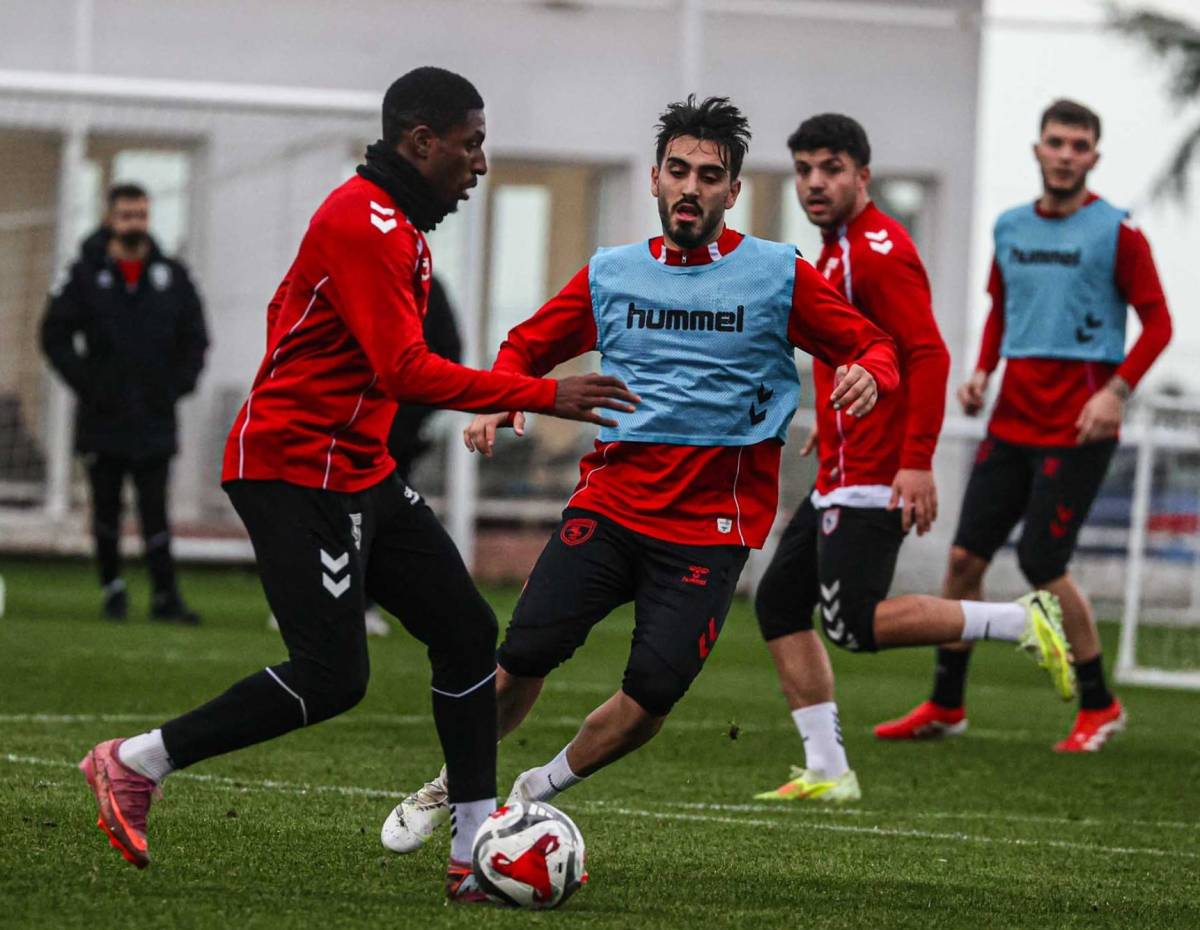 İrfan Can Eğribayat Samsunspor'da ilk antrenmanına çıktı