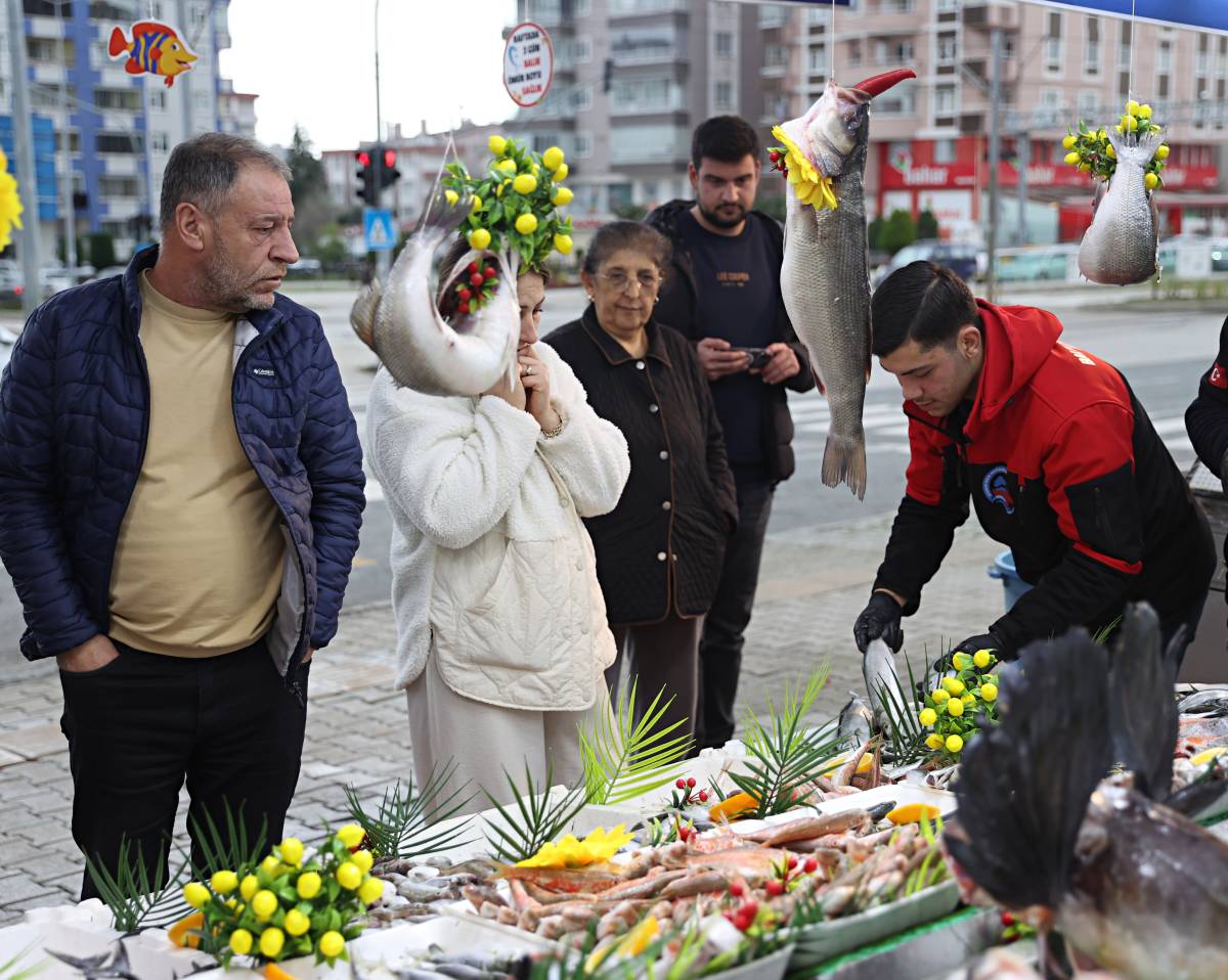 Samsun'da tezgahlarda balık bolluğu yaşanıyor
