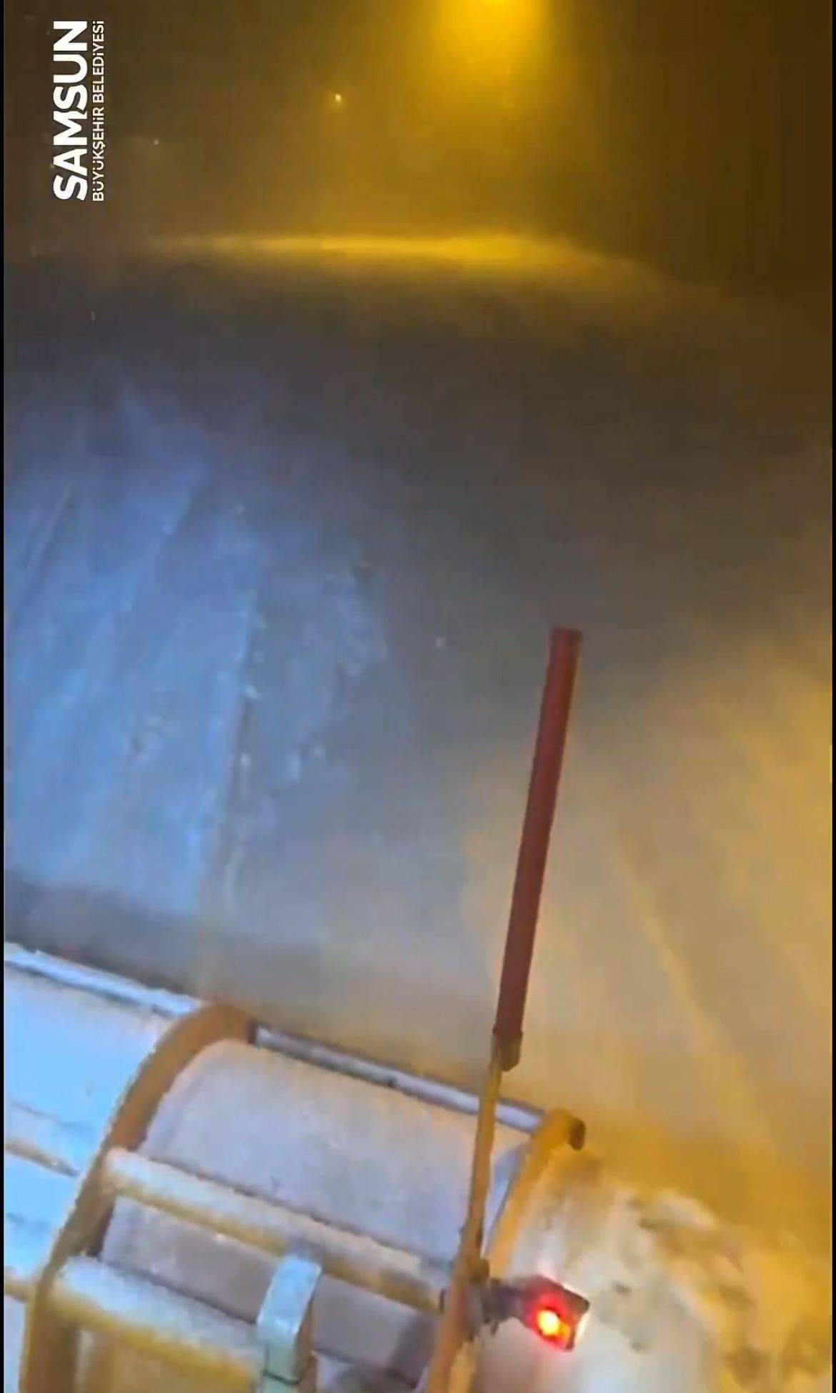 Samsun Büyükşehir Belediyesi ekiplerinin karla mesaisi devam ediyor