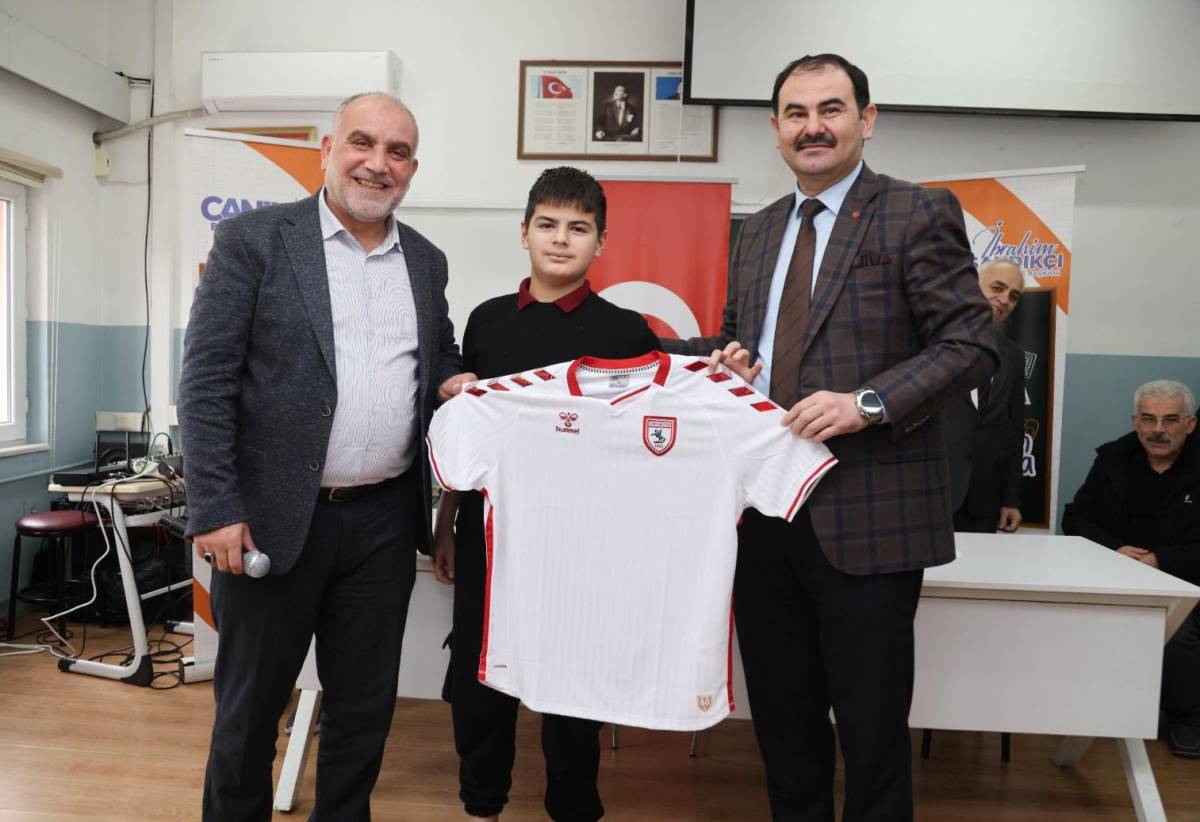 Canik Belediye Başkanı Sandıkçı: Gençlerimizin her daim yanındayız