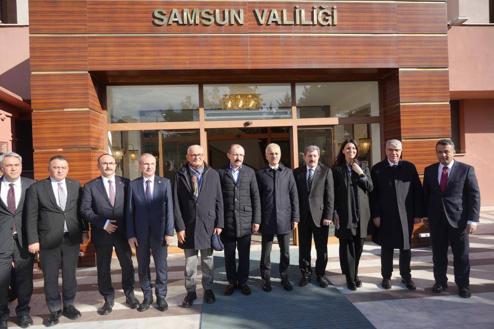 Ulaştırma ve Altyapı Bakanı Uraloğlu Samsun İstiklal Meydanı ve Kurtuluş Yolu çalışmalarını inceledi