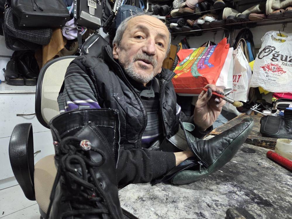 Samsun'da ayakkabı tamircilerinin kış yoğunluğu