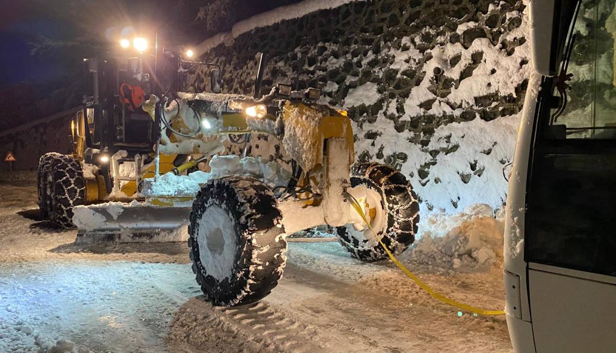 Salıpazarı Belediyesi ekipleri vatandaşların yardımına koştu