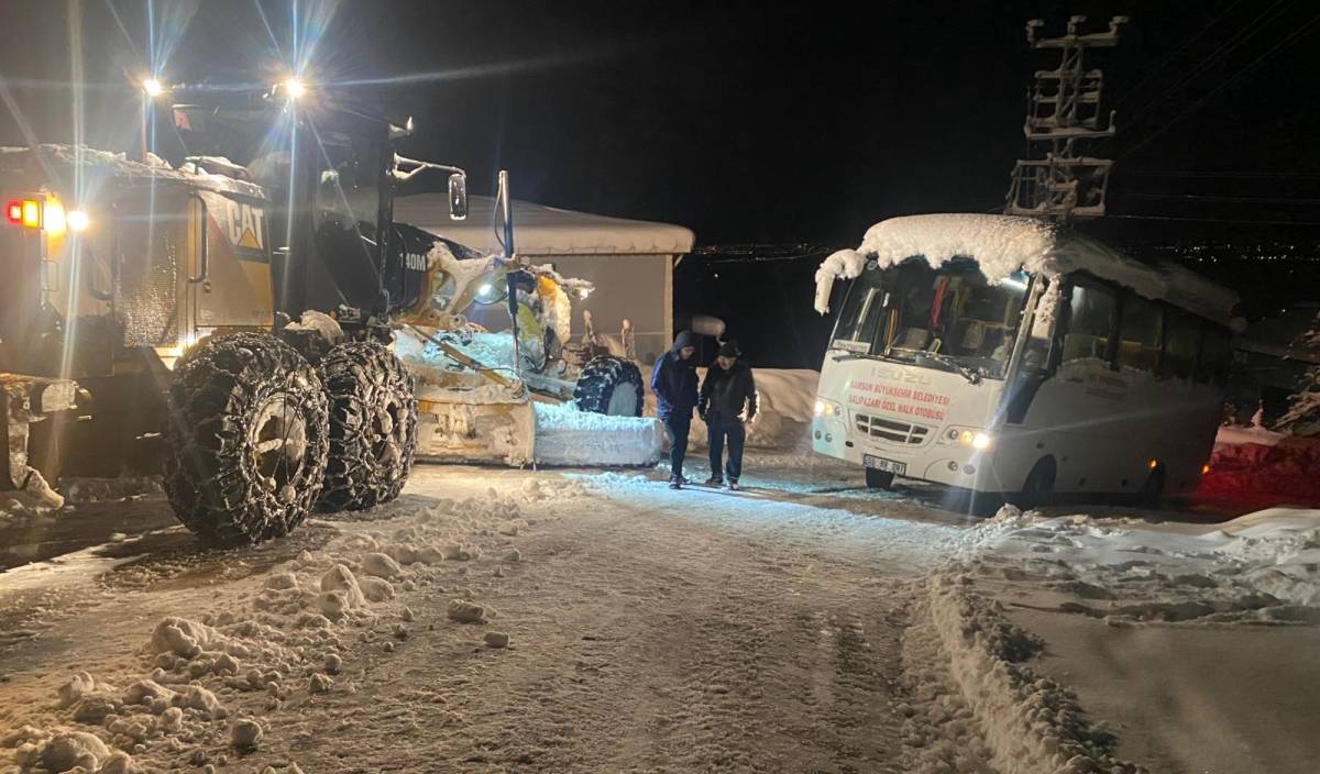 Salıpazarı Belediyesi ekipleri vatandaşların yardımına koştu