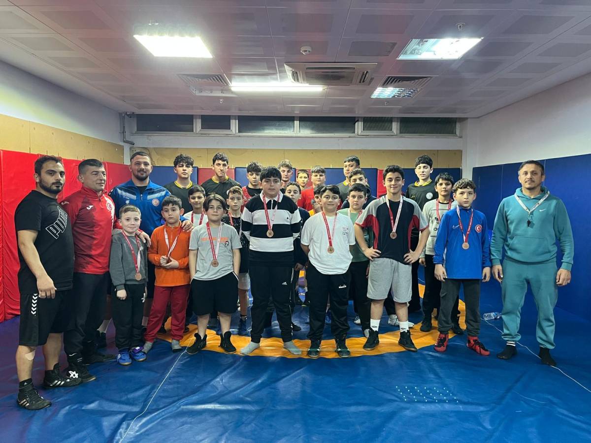 Eski milli güreşçi Yaşar Doğu Samsun'da anıldı