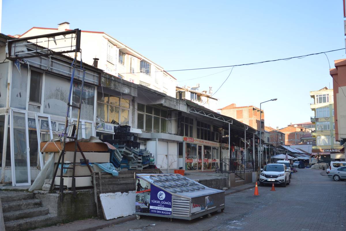 Havza'da iş yerlerinin yıkımı başladı