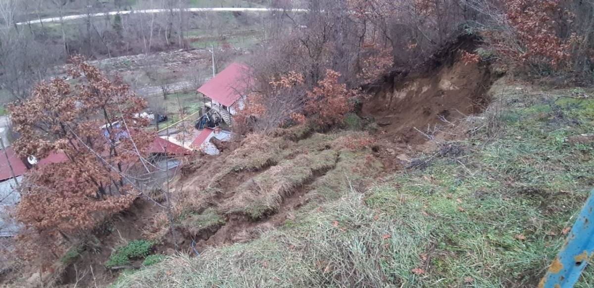 Bolu'da korkutan heyelan! Evler boşaltıldı