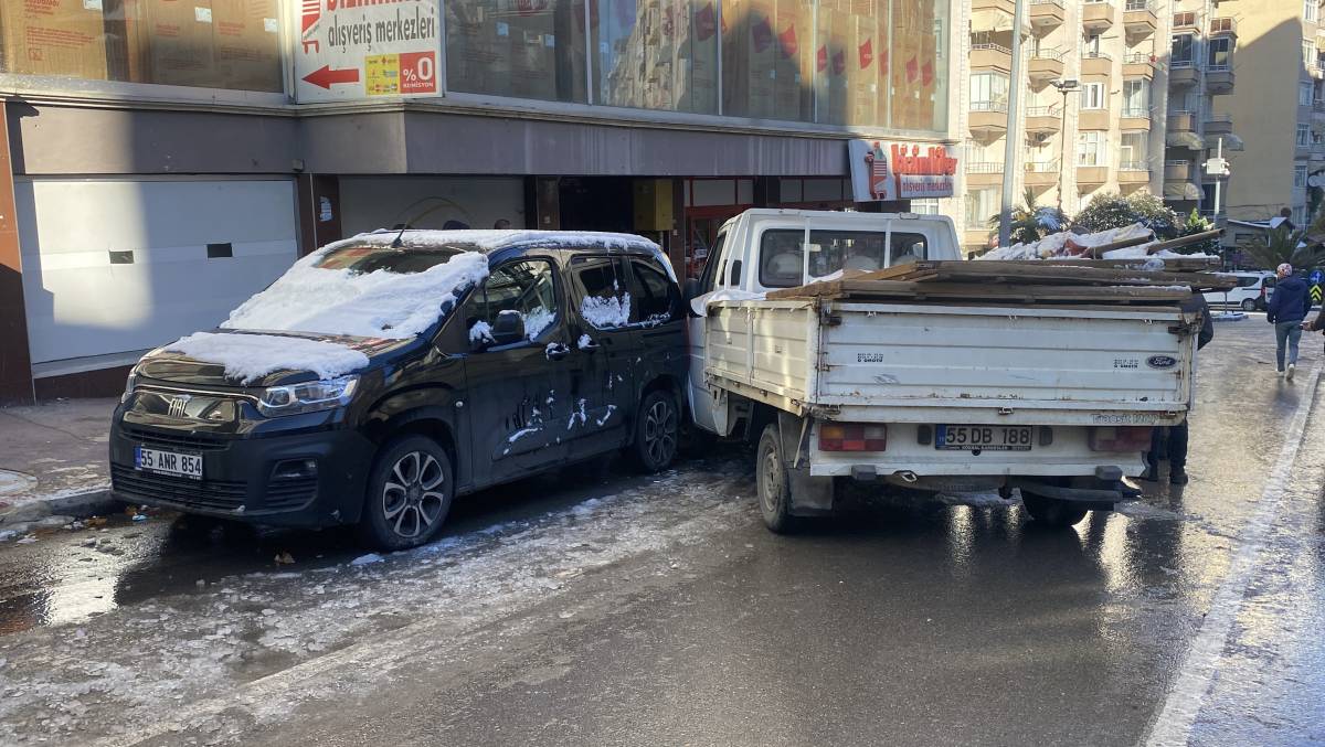 Samsun'da 2 yıldır park halindeki aynı araca çarpıyorlar