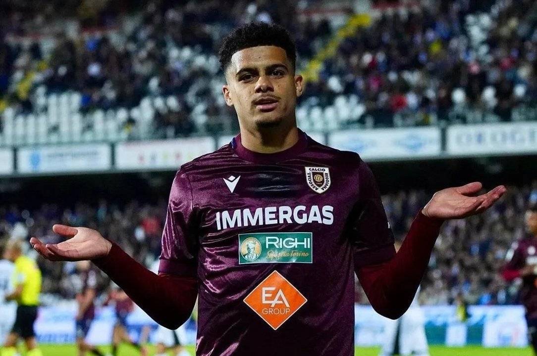 Samsunspor'un eski ve yeni kanatları Musaba ve Elayis Tavsan karşılaştırması! Hangisi daha iyi?