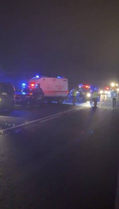 Feci kaza! Otomobil ile hafif ticari araç çarpıştı: 3 ölü, 2 yaralı