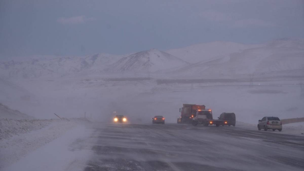 Güzelyayla Geçidi’nde tipi sürücülere zor anlar yaşattı