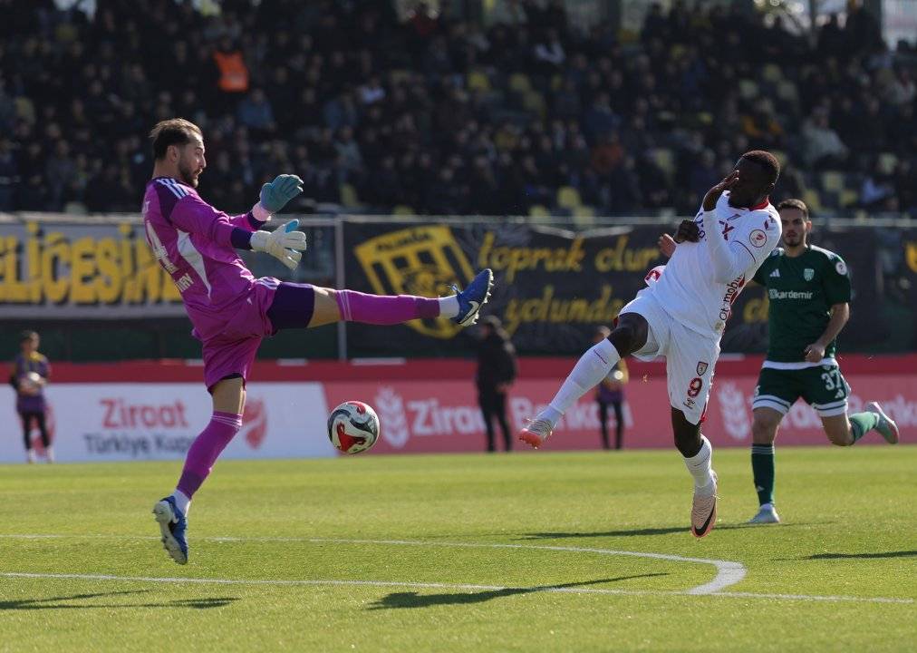 Samsunspor, Türkiye Kupası'nda Aliağa FK'yı farklı mağlup etti
