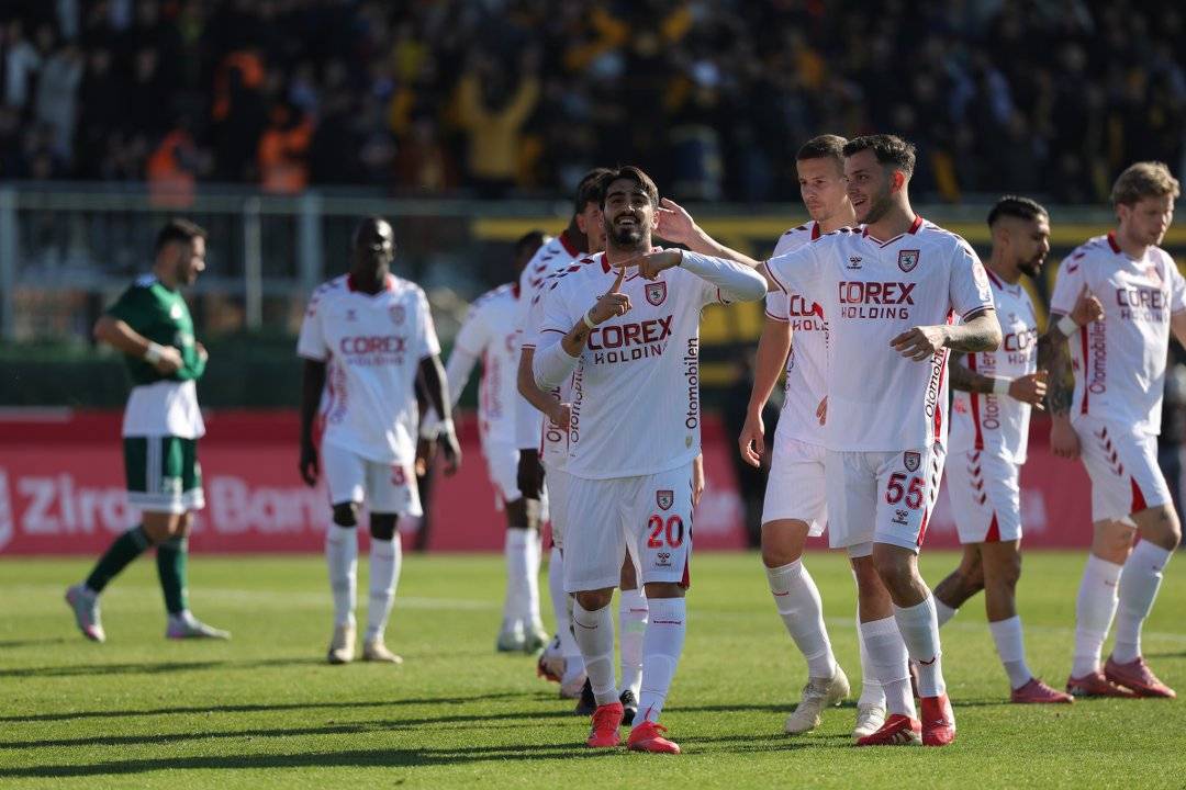 Samsunspor Türkiye Kupası'nda Aliağa FK karşısında ilk yarı gol yağdırdı