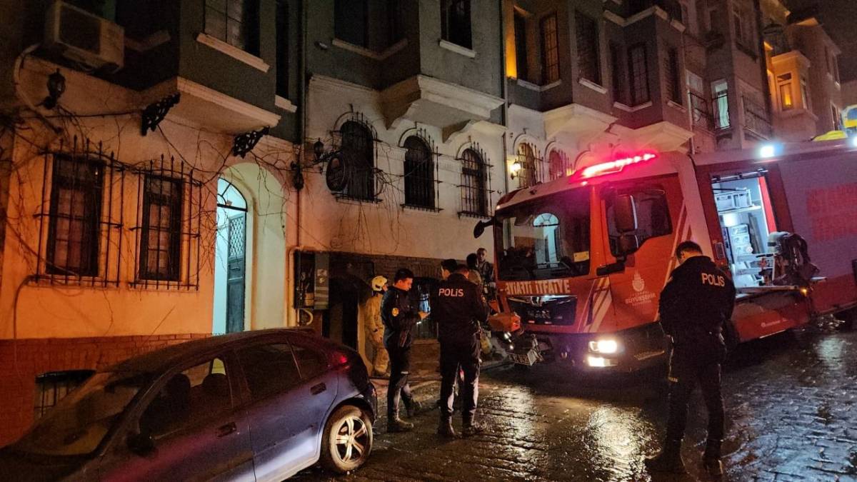 İstanbul Beyoğlu’nda otelde yangını!