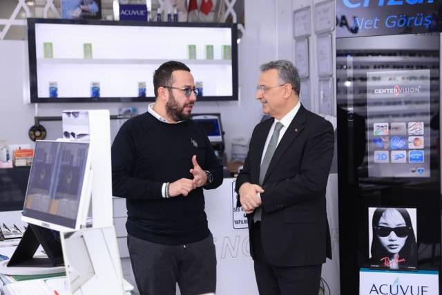 İhsan Kurnaz İstiklal Caddesi’nde esnaflarla buluştu