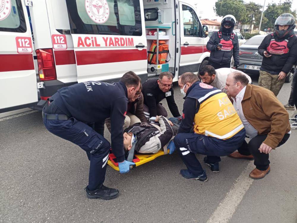 Samsun'da motokurye duvara çarptı