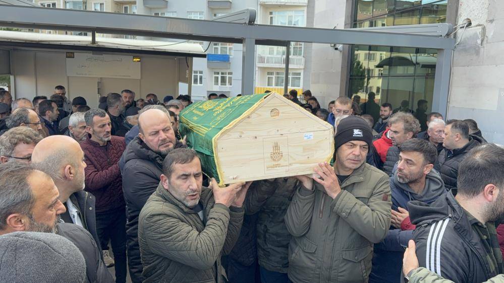 İstanbul'da metro kazasında hayatını kaybeden Berkay Uyar memleketi Samsun'da toprağa verildi