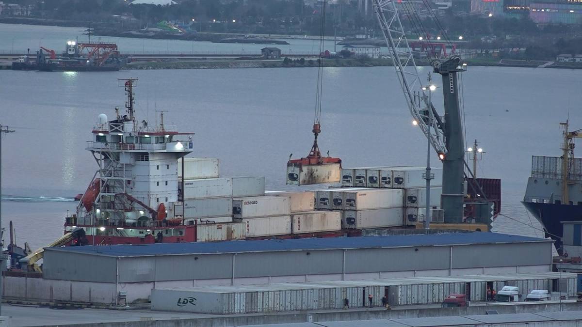 Samsun Limanı'n dron saldırısına uğrayan gemi demirledi