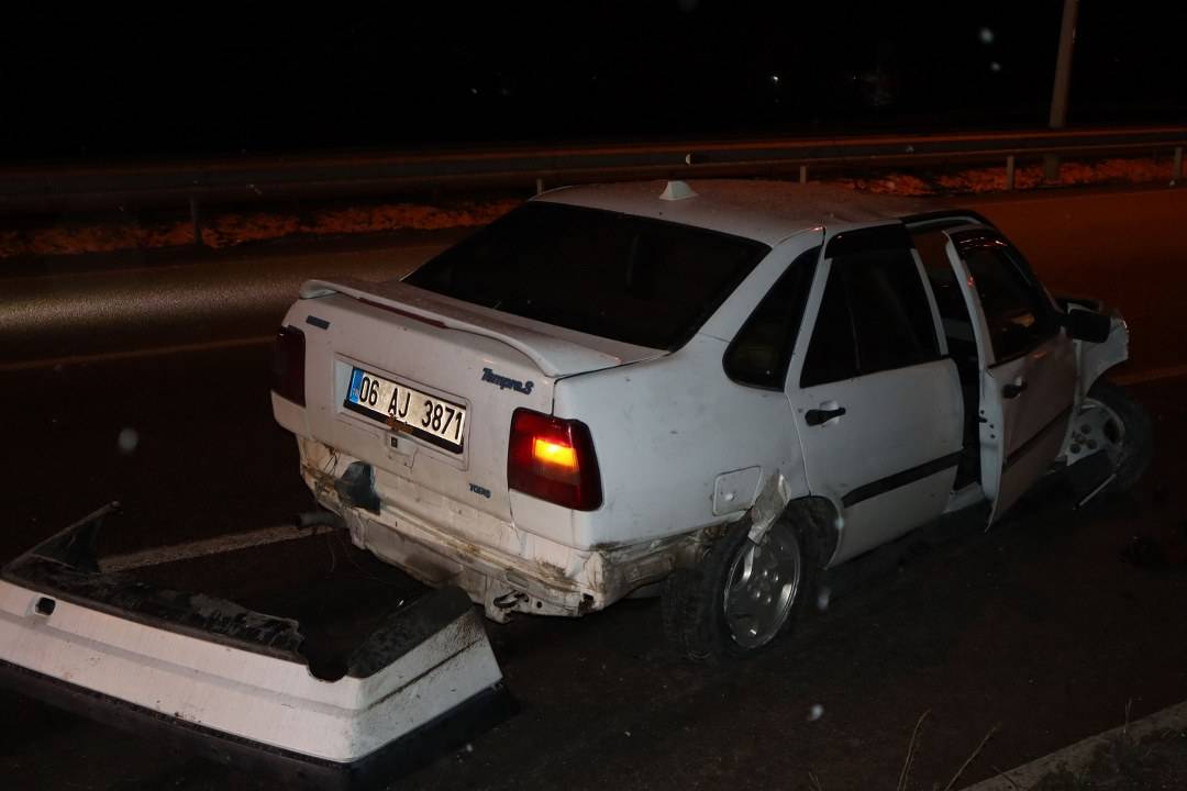 Samsun'da araç kaldırma çarptı! 2 yaralı