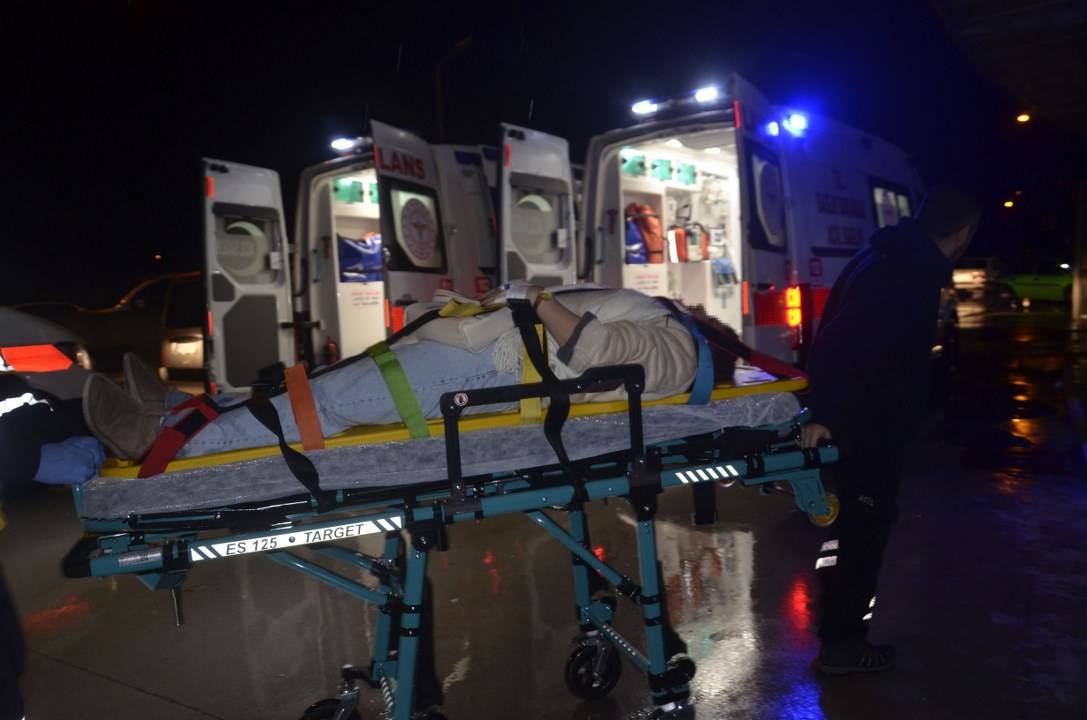 Samsun'da zincirleme kazada 4 araç birbirine girdi! 5 yaralı