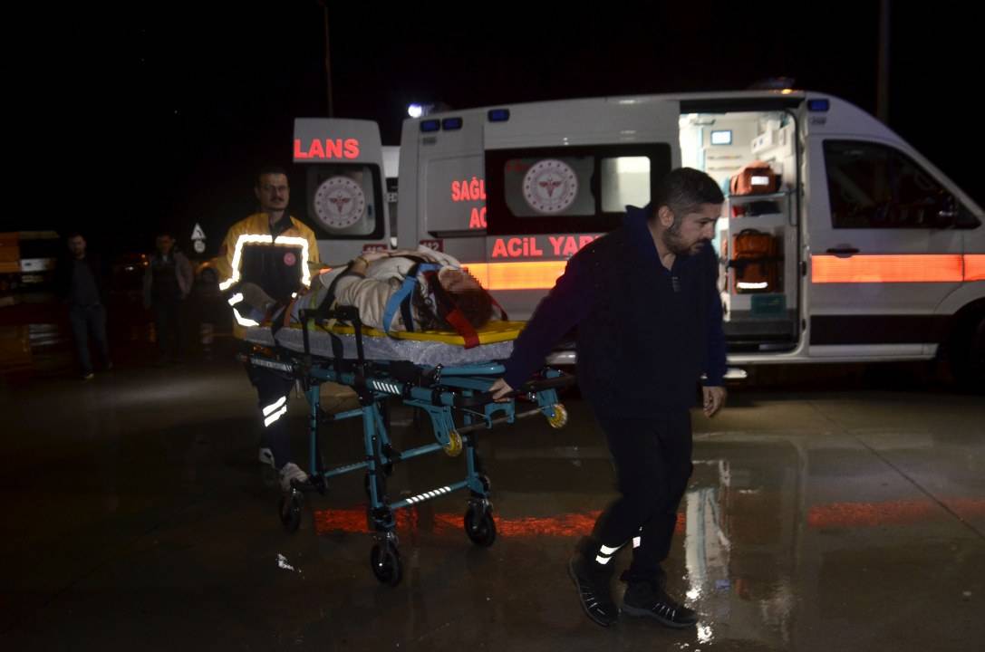 Samsun'da zincirleme kazada 4 araç birbirine girdi! 5 yaralı