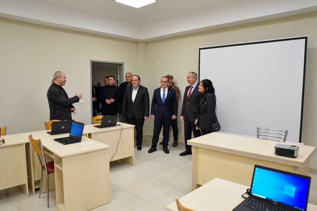 OMÜ Çarşamba İTBF’de bilgisayar laboratuvarı ve kütüphane hizmete açıldı