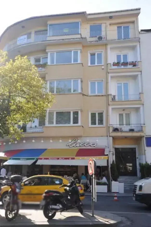 Ünlü oyuncu Pınar Altuğ dairesini 108 milyon liraya sattı