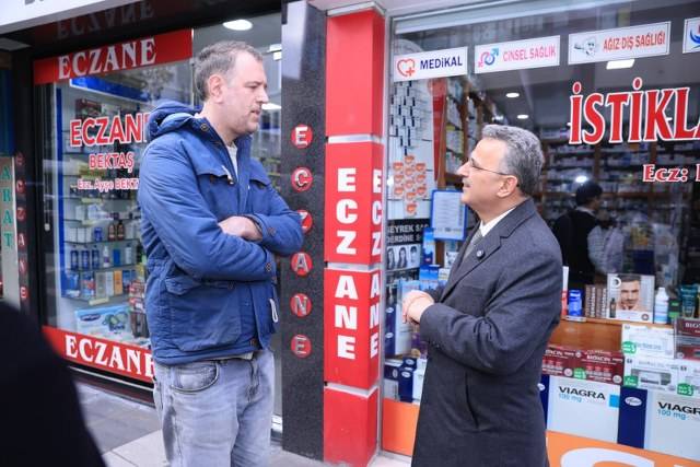 İhsan Kurnaz İstiklal Caddesi’nde esnaflarla buluştu