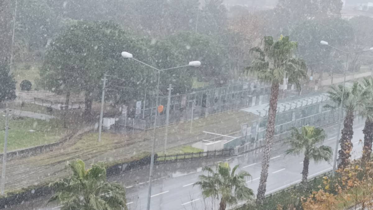 Samsun merkeze beklenen kar yağışı geldi