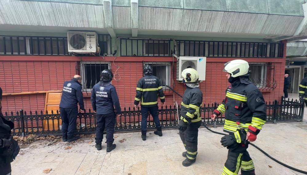 Samsun'da Site Camisi'nin çarşısında cuma namazı öncesi yangın!