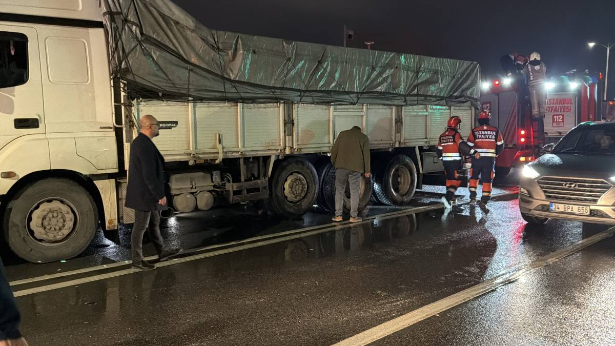 İstanbul'da karşıya geçmek isteyen kadın kamyonun altında kaldı