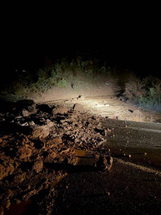 Bolu'da heyelan! Yol ulaşıma kapandı