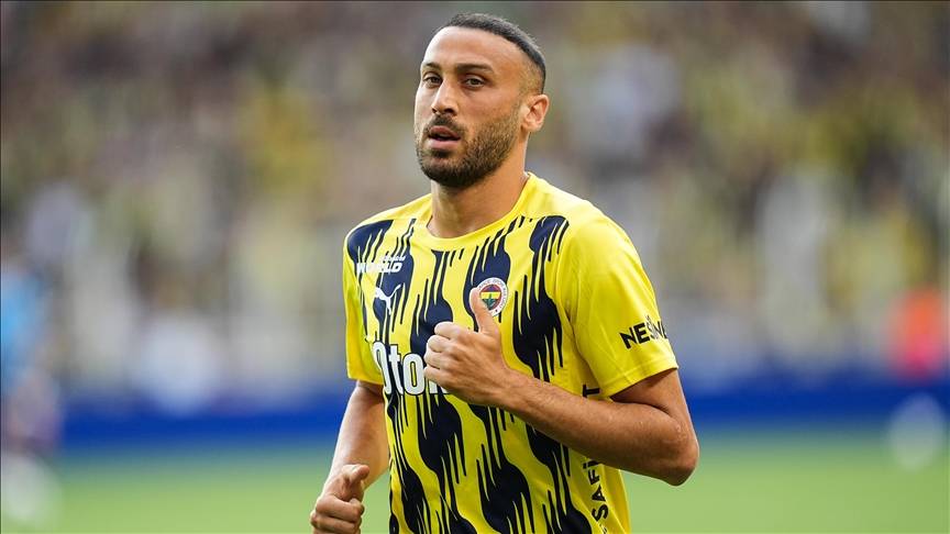 Kadıköy’de gerilim: Fenerbahçeli taraftarlardan Cenk Tosun'a ıslıklı protesto