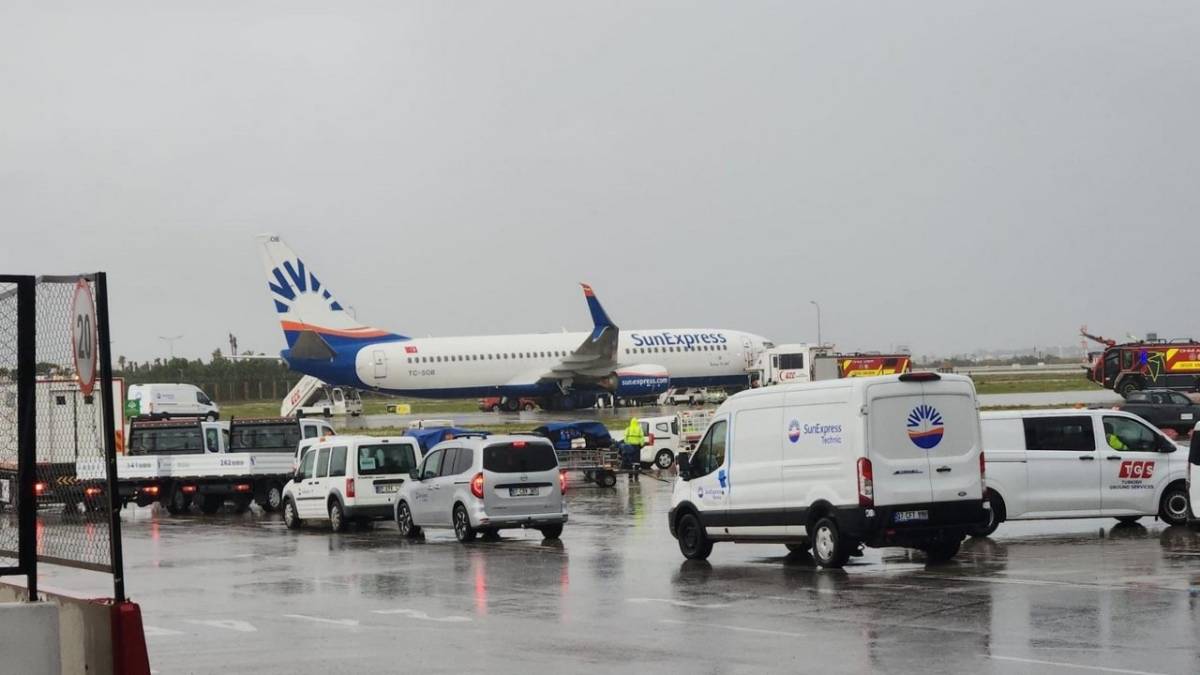 Havalimanında korku dolu anlar! Seyir halindeki uçağın tekeri çıktı! Kanadı parçalandı