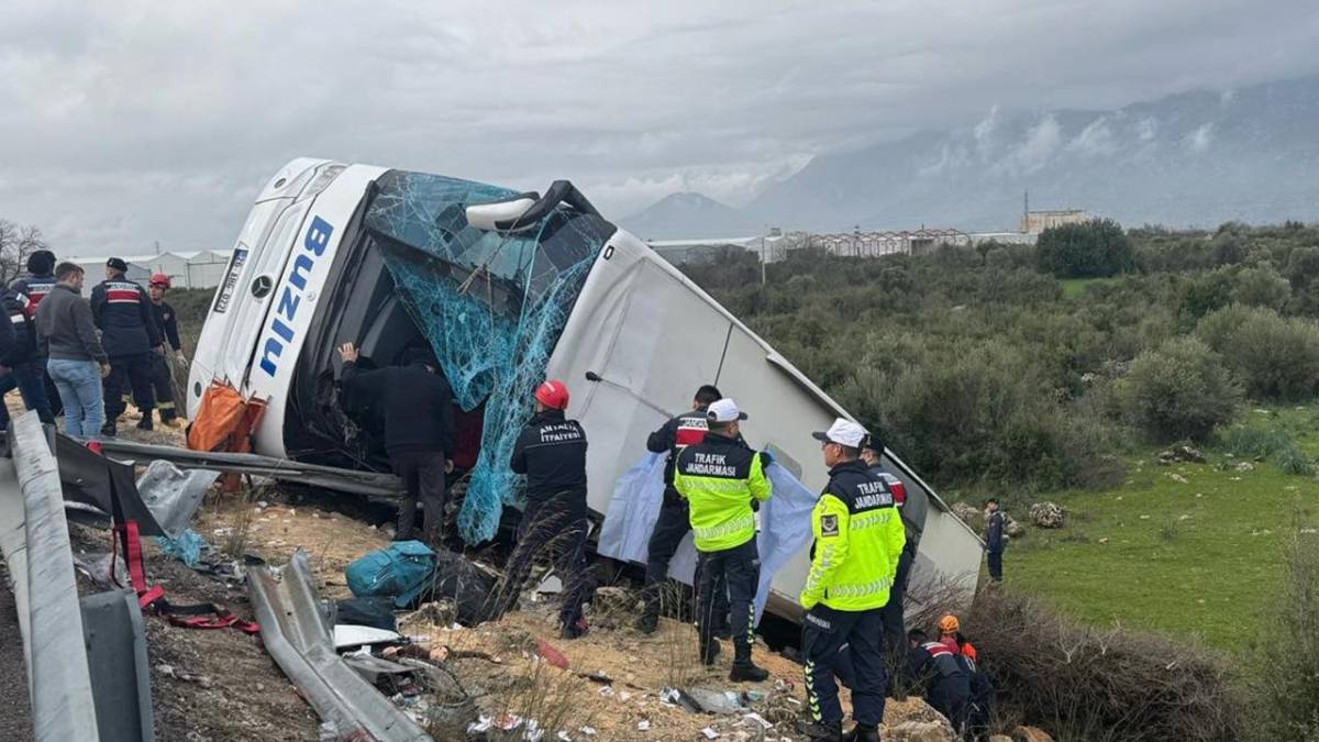 Antalya’da otobüs kazası! Can pazarı yaşandı 8 ölü 26 yaralı