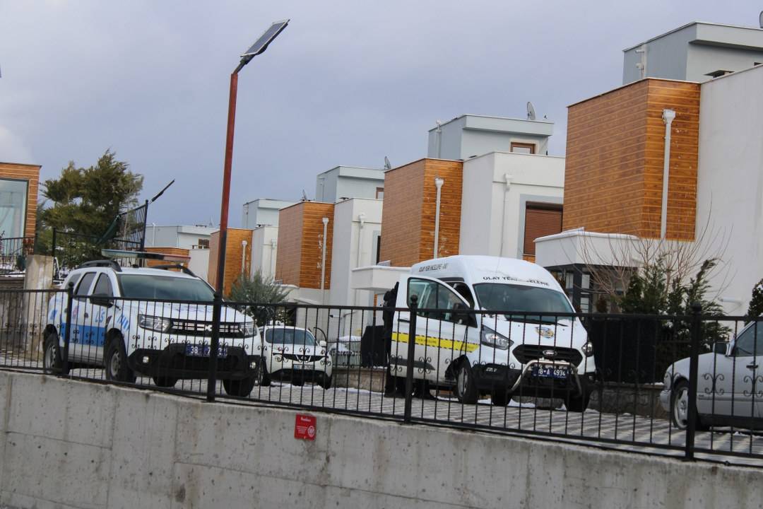 Kız kavgasında kan aktı! Yeni erkek arkadaş eskisini bıçakladı